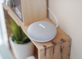 Rekomendasi 4 Perangkat Smart Home untuk Memudahkan Pekerjaan Anda round-grey-speaker-on-brown-board-John-Tekeridis